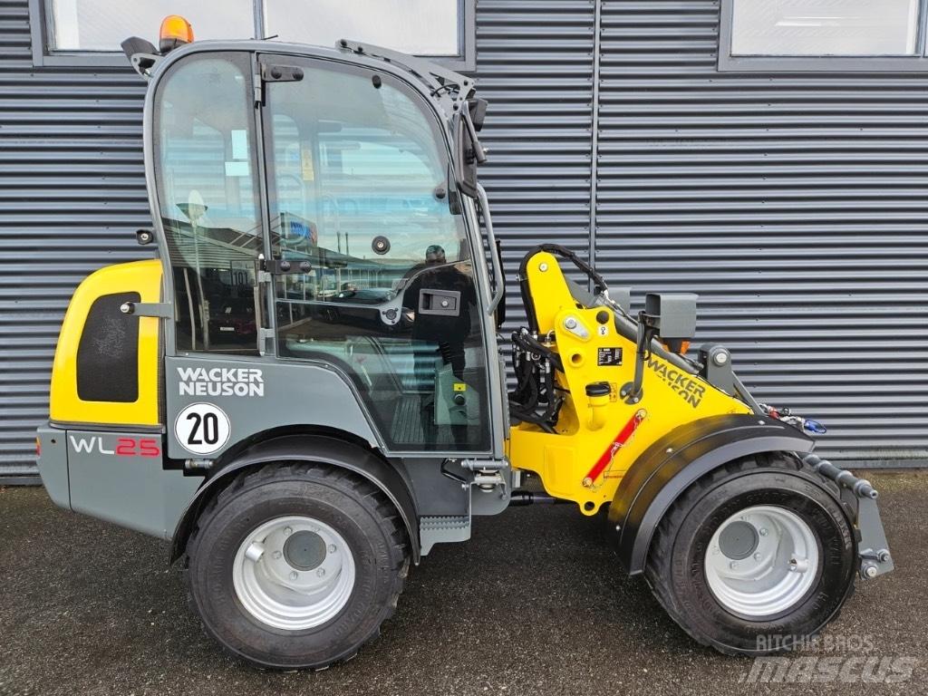 Wacker Neuson WL 25 لوادر بعجل
