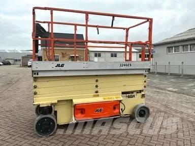 JLG 3246 ES رافعات مقصية الشكل