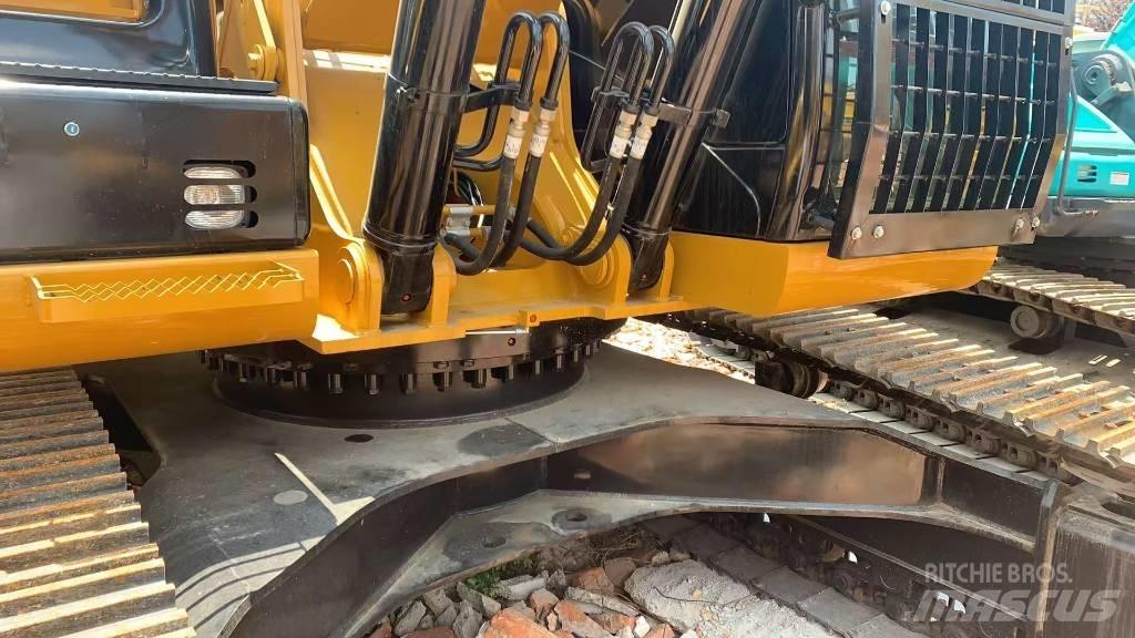 CAT 329 حفارات زحافة
