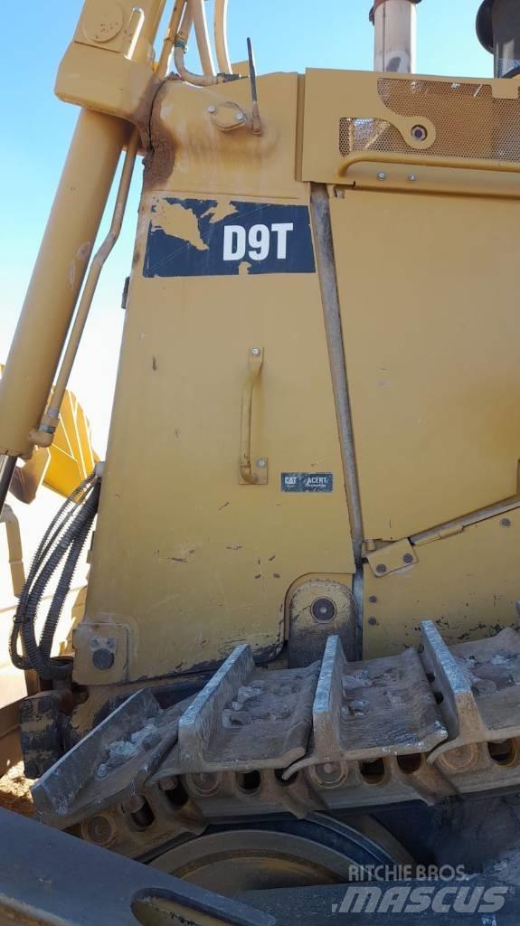 CAT D9T بلدوزرات مجنزرة