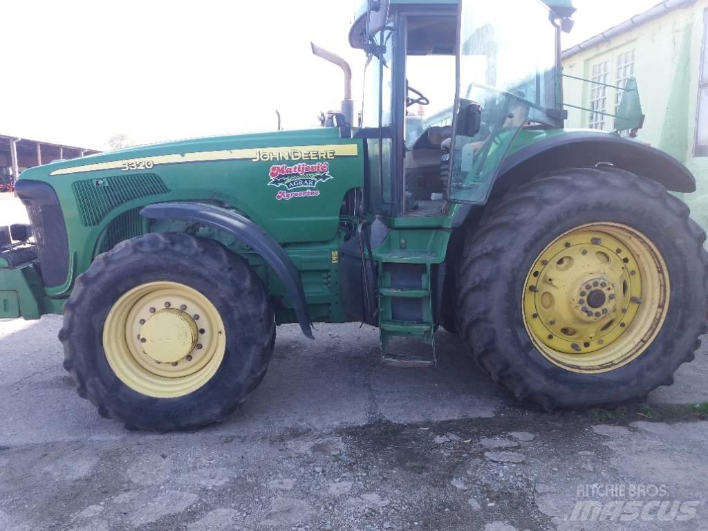 John Deere 8320 الجرارات