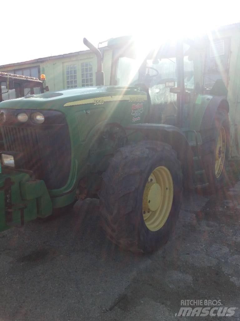 John Deere 8320 الجرارات