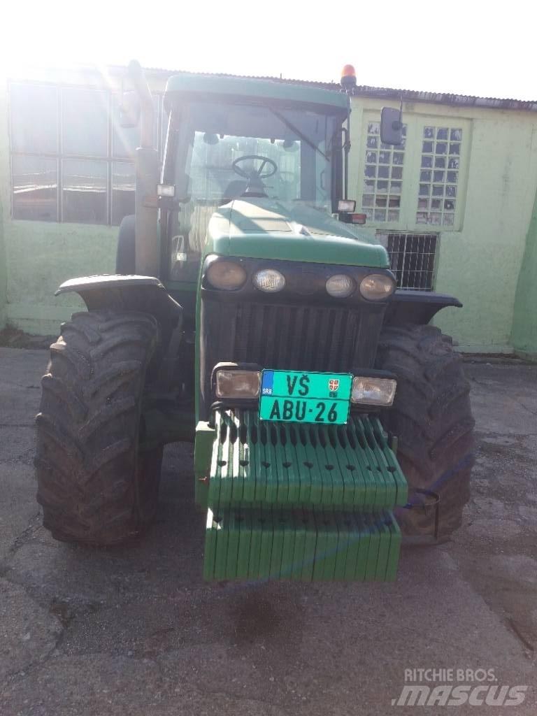 John Deere 8320 الجرارات