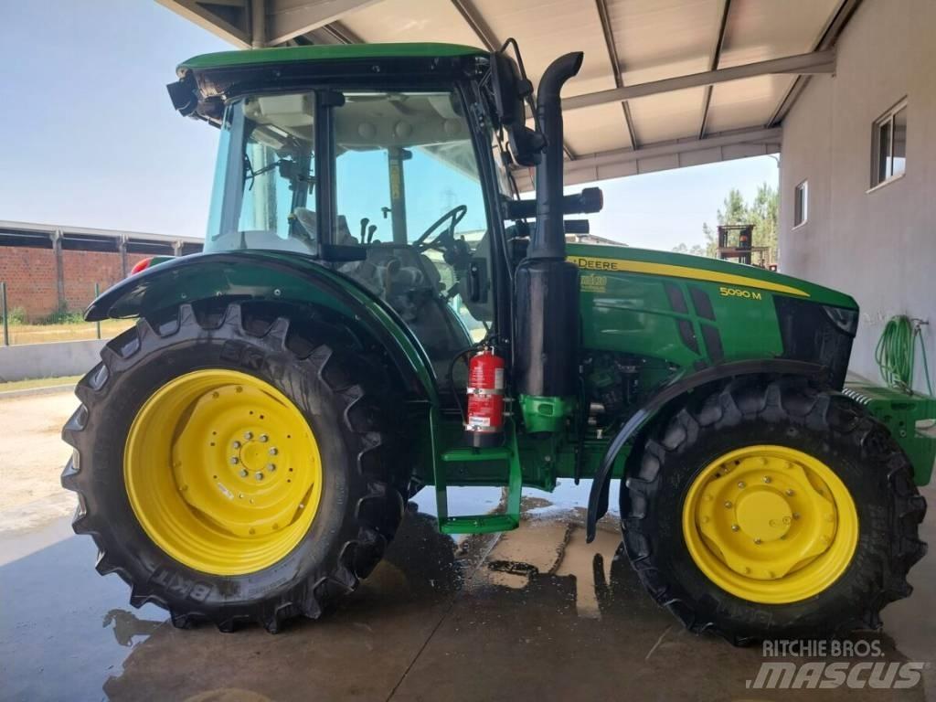 John Deere 5090 M الجرارات