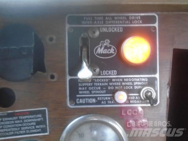Mack RM 6866 S حراثات ونصول الجليد