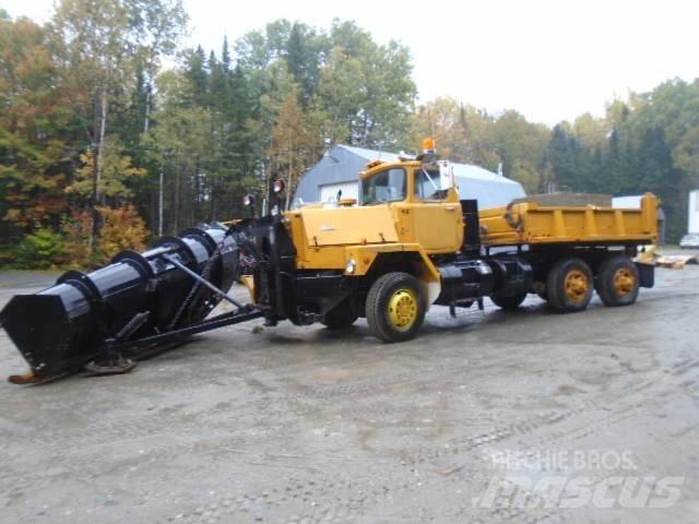 Mack RM 6866 S حراثات ونصول الجليد