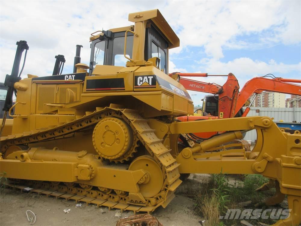 CAT D 8 N بلدوزرات مجنزرة