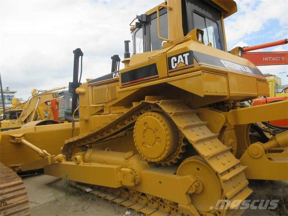 CAT D 8 N بلدوزرات مجنزرة