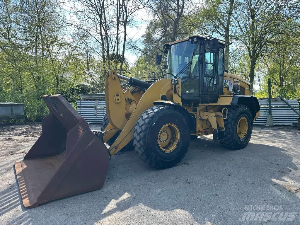 CAT 930M لوادر بعجل