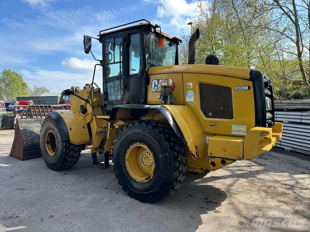 CAT 930M لوادر بعجل