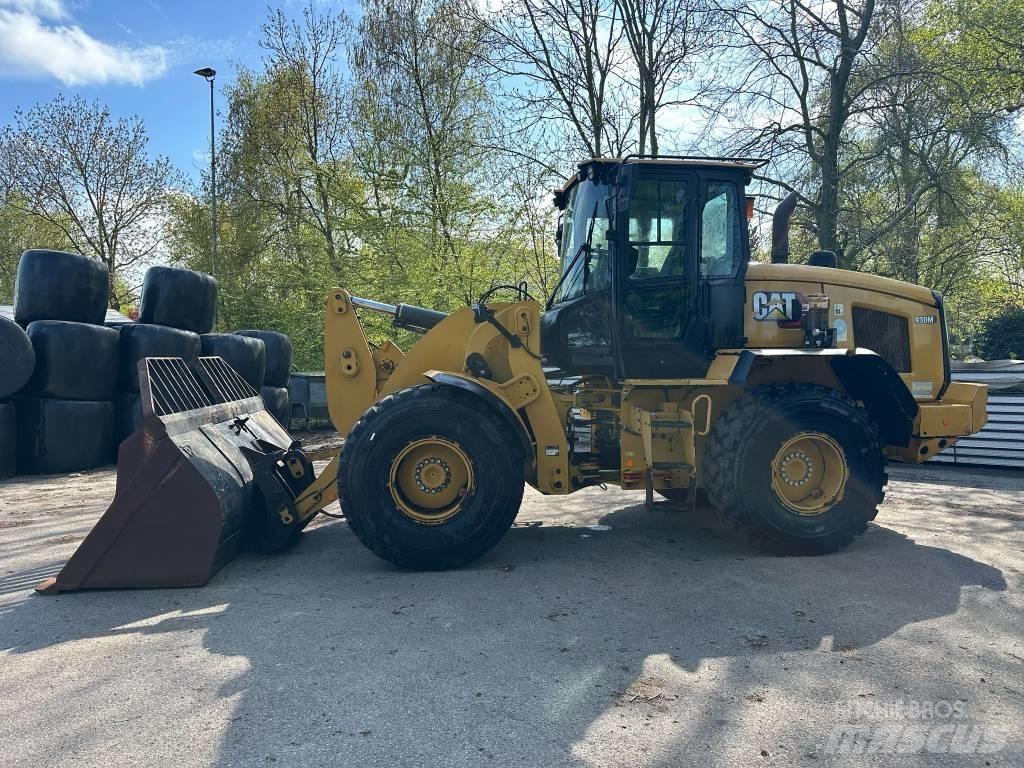 CAT 930M لوادر بعجل