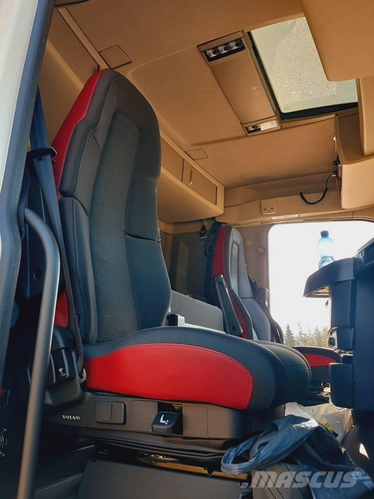 Volvo FH 13 شاحنات بمقصورة وهيكل