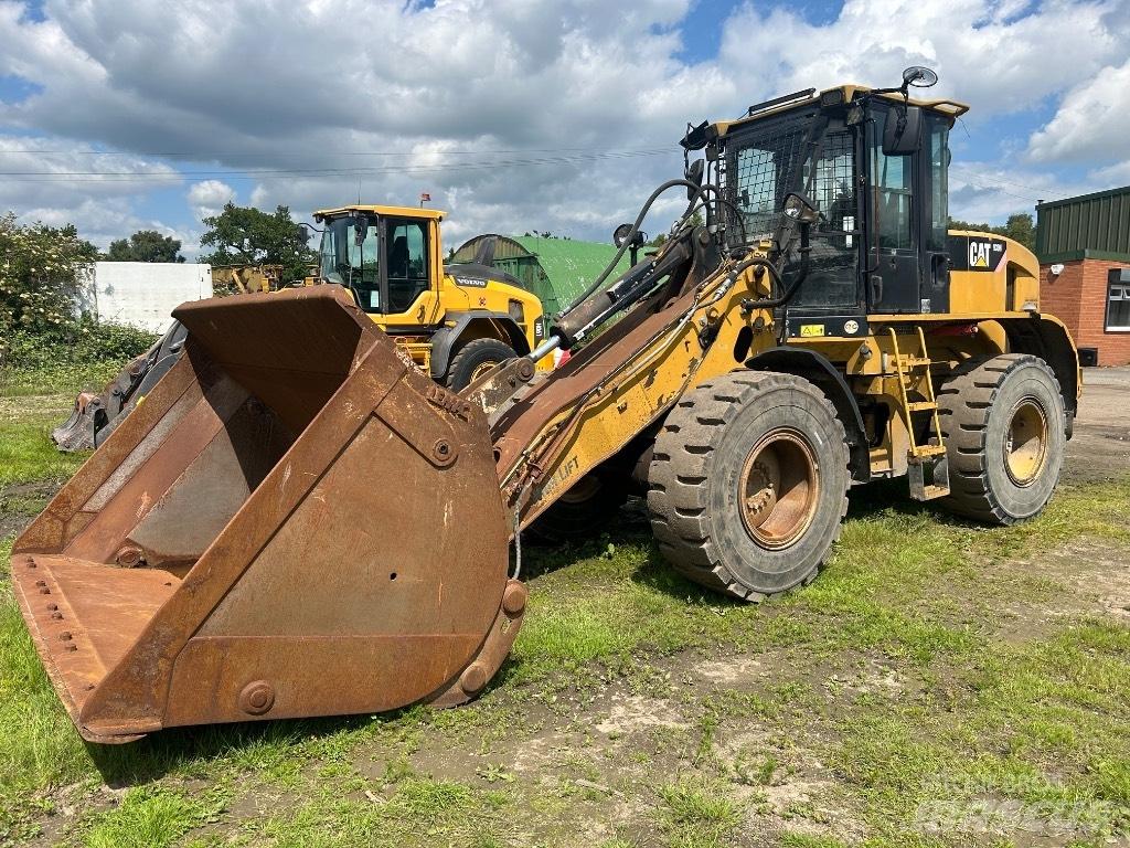 CAT 930H لوادر بعجل