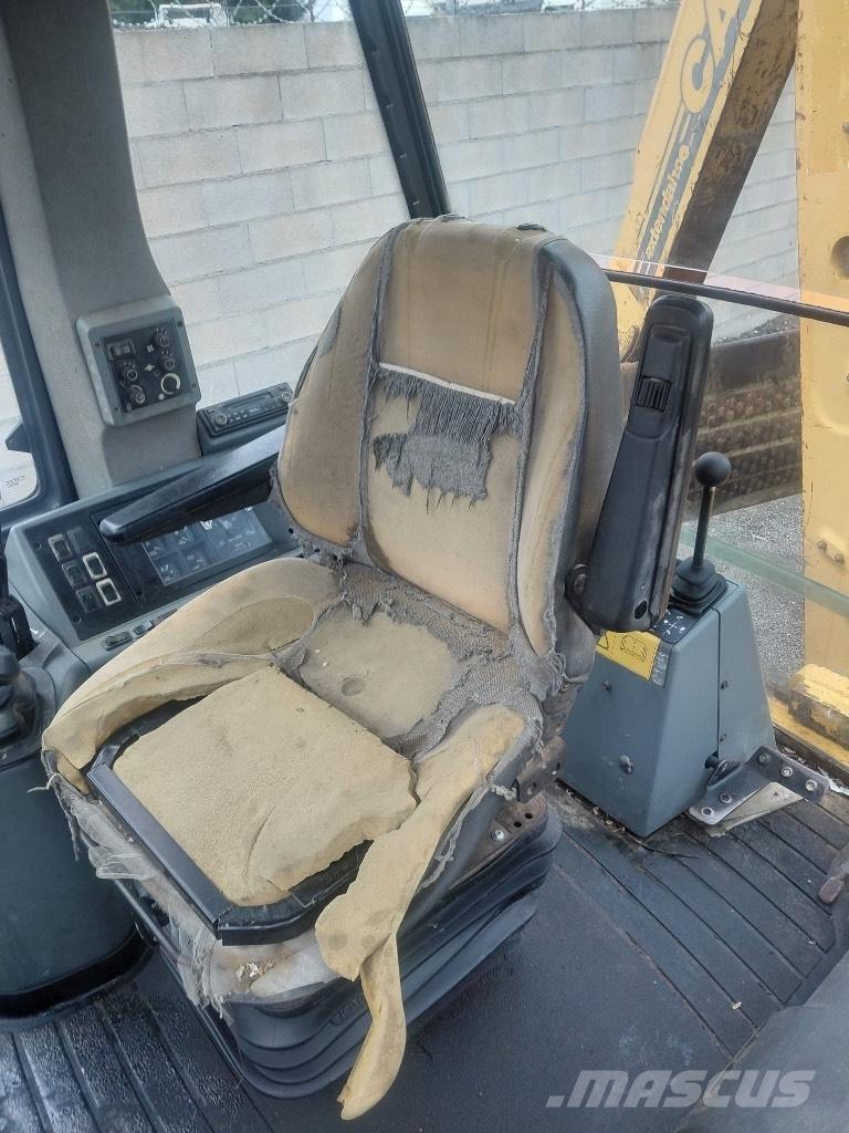 CASE 580 SLE لوادر ذات جرافات عكسية