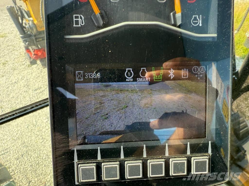 CAT 310 حفارات زحافة