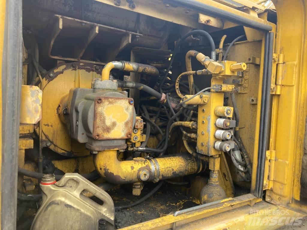 Komatsu PW 170 حفارات بعجل