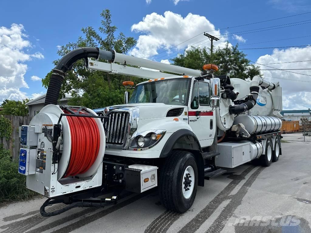 International 7500 شاحنات مزدوجة / خلخلة