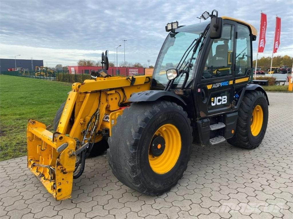 JCB 542-70 AGRIPRO معدات مناولة لأغراض الزراعة
