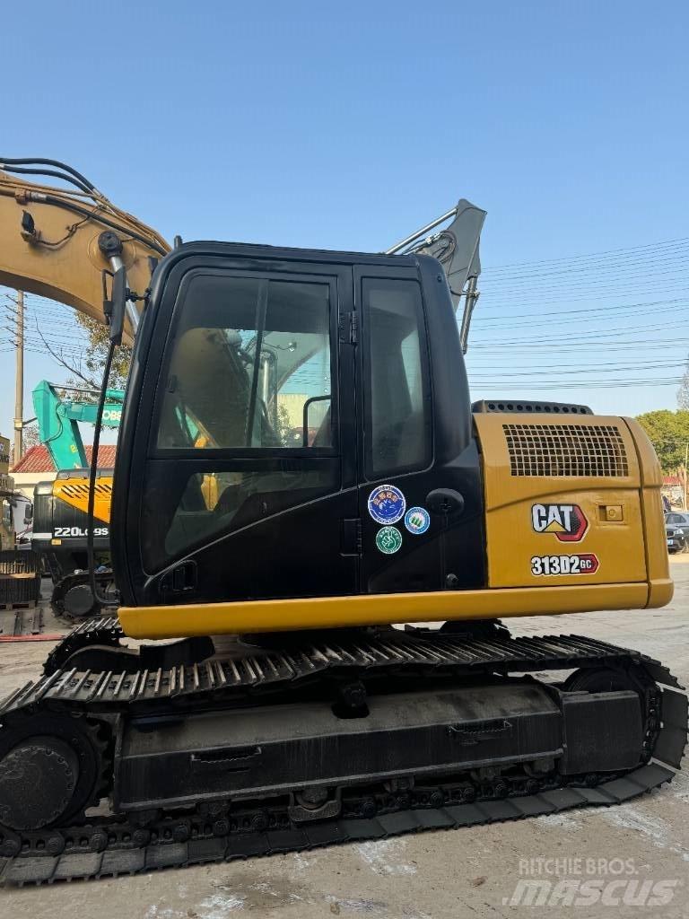 CAT 313 D حفارات زحافة