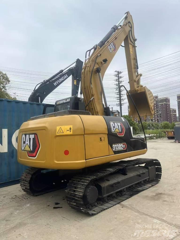 CAT 313 D حفارات زحافة