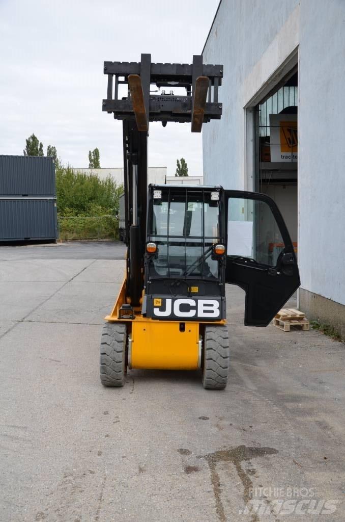 JCB TLT 35 مناولات متداخلة