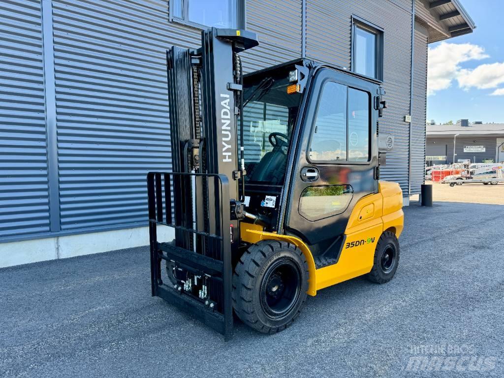 Hyundai 35DN-9V شاحنات الديزل
