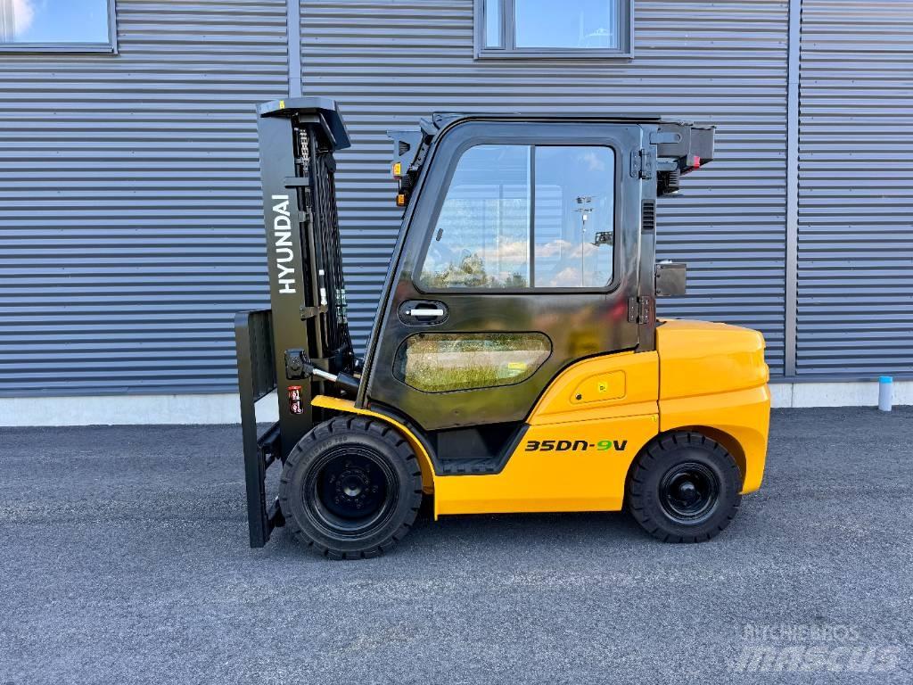 Hyundai 35DN-9V شاحنات الديزل