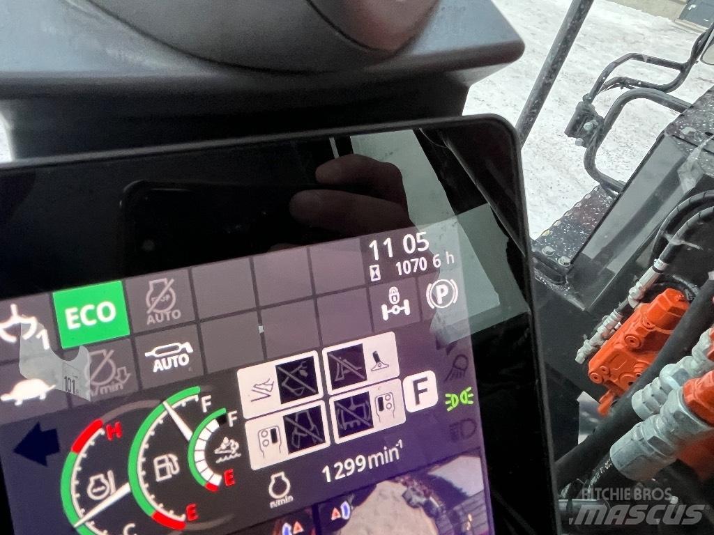Hitachi ZX 135 W-7 حفارات بعجل