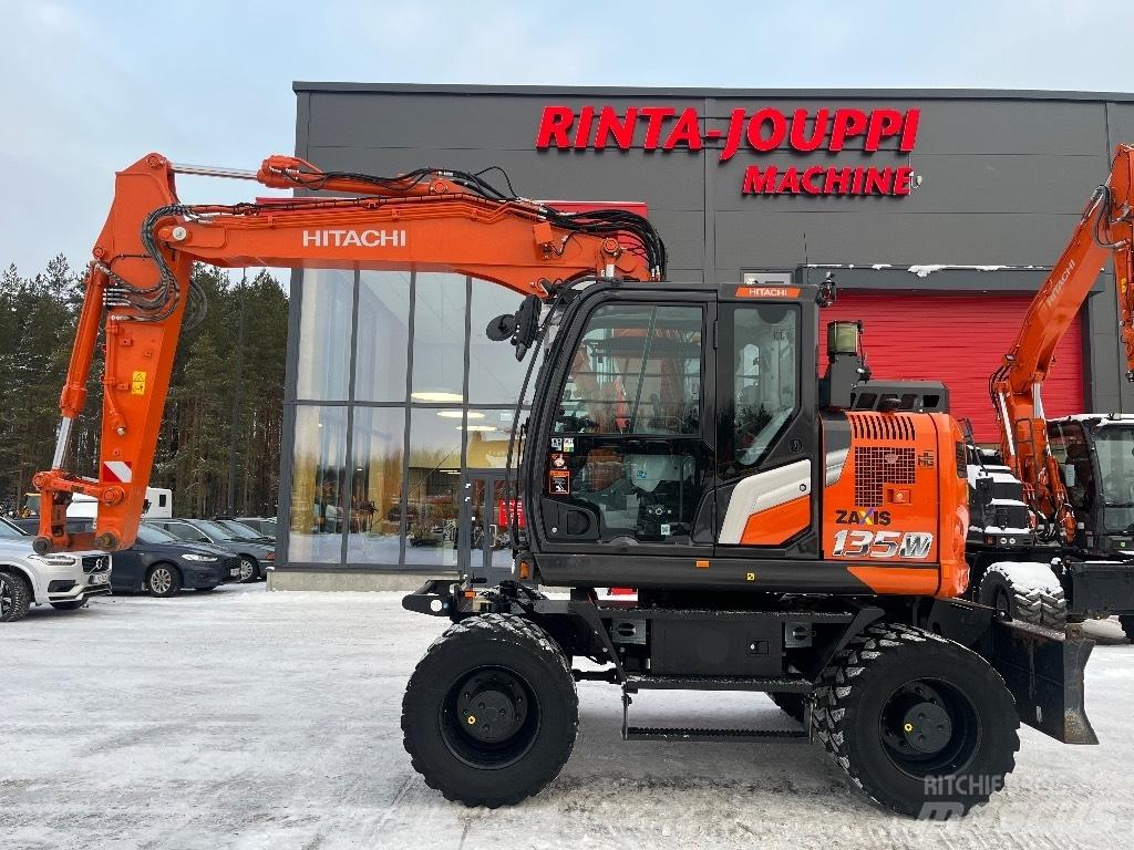 Hitachi ZX 135 W-7 حفارات بعجل