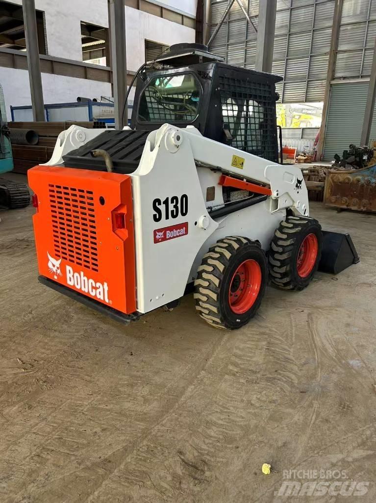 Bobcat S 130 لوادر انزلاقية التوجيه