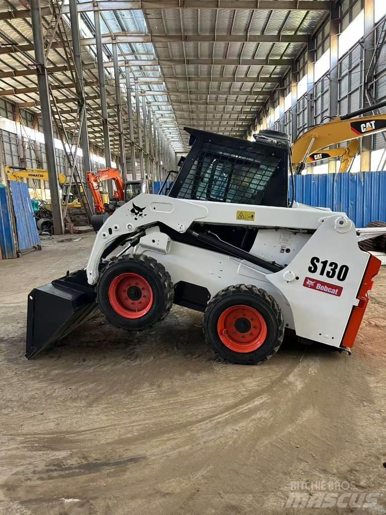 Bobcat S 130 لوادر انزلاقية التوجيه