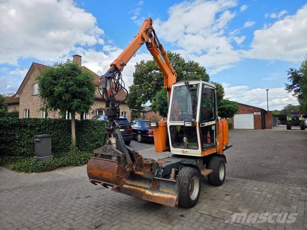 Boki 4551 حفارات بعجل