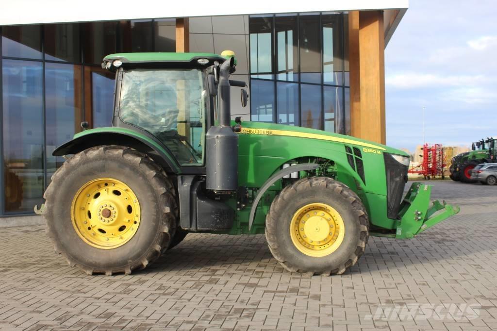 John Deere 8260 R الجرارات
