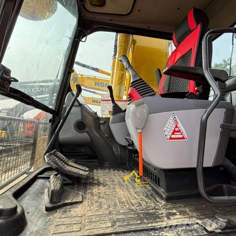 Komatsu PC 220-8 حفارات زحافة