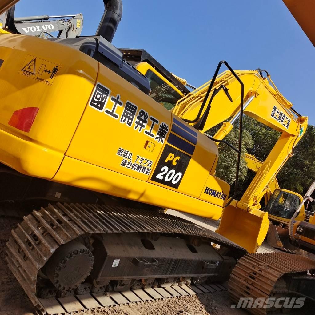 Komatsu PC 200 حفارات زحافة