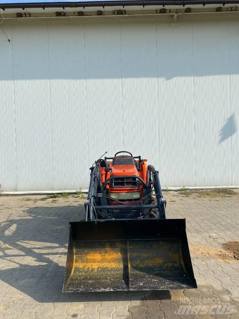 Kubota GT5+tur جرارات مدمجة