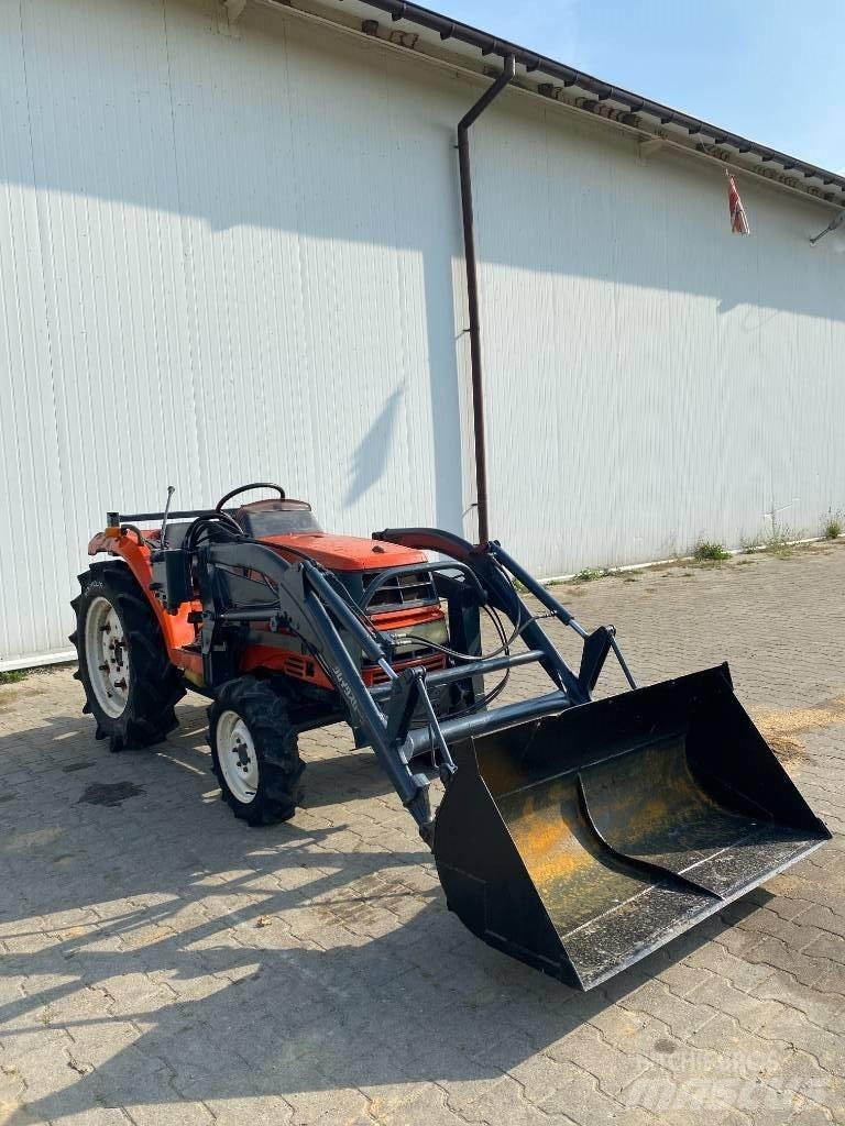 Kubota GT5+tur جرارات مدمجة