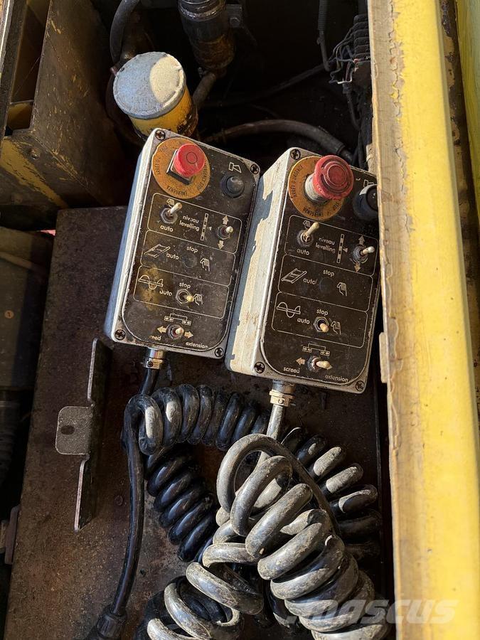 Dynapac F 121 6W معدات السفلتة