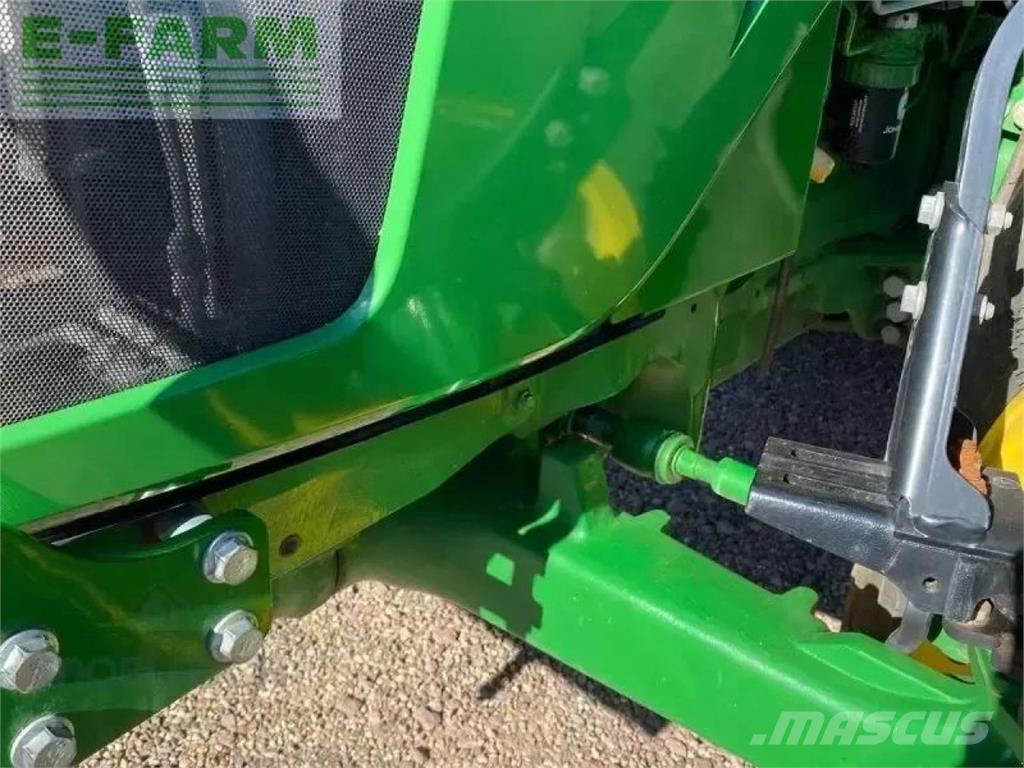 John Deere 5100r الجرارات