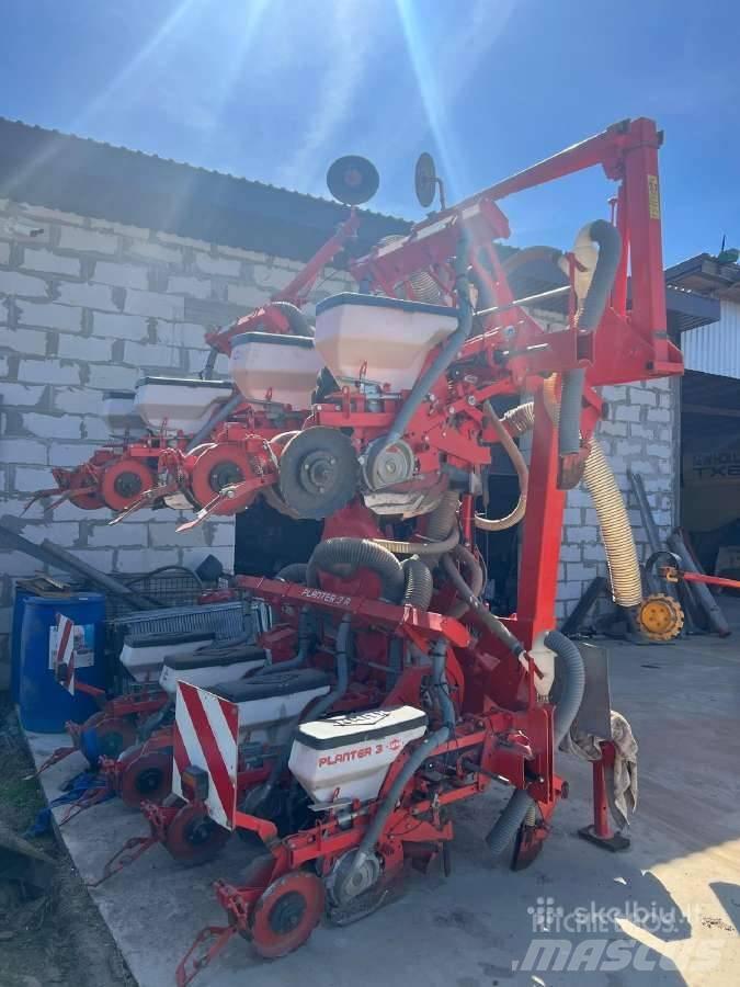 Kuhn Planter 3 ماكينات البذر الدقيق