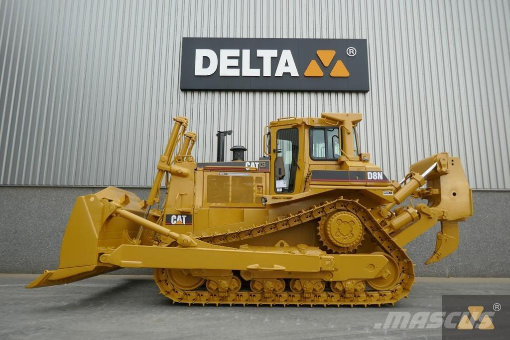 CAT D8N بلدوزرات مجنزرة