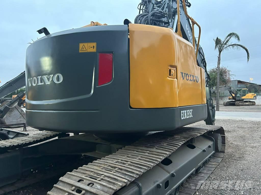Volvo ECR 235 حفارات زحافة