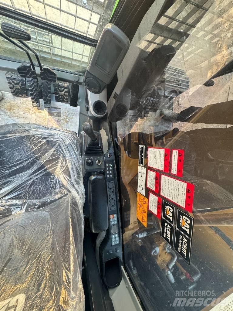 CAT 330 D L حفارات زحافة