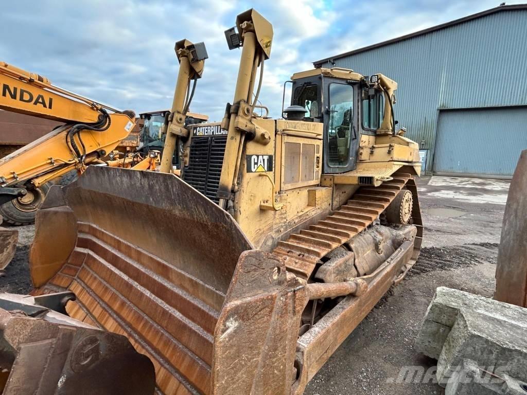 CAT D 8 N بلدوزرات مجنزرة