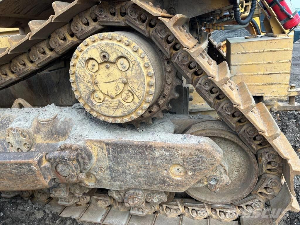 CAT D 8 N بلدوزرات مجنزرة