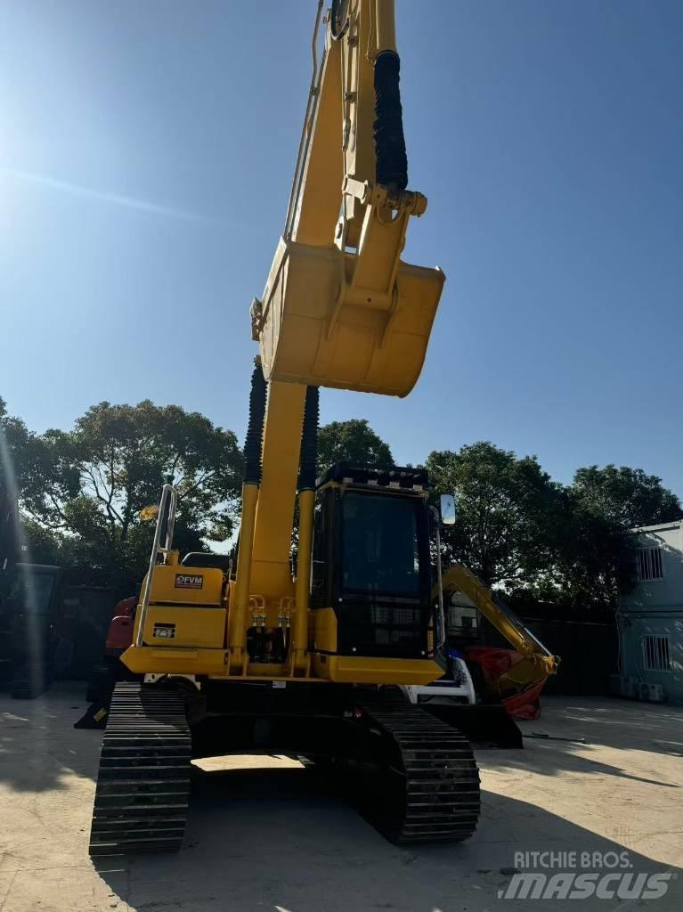 Komatsu PC 200-8 حفارات زحافة