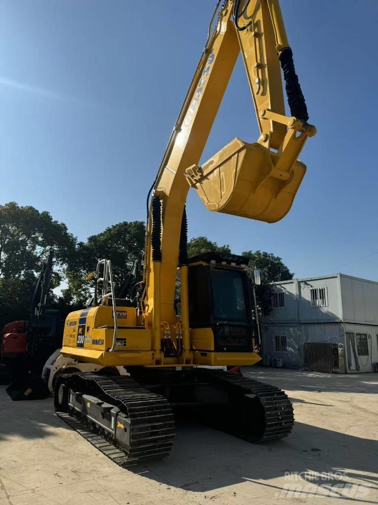Komatsu PC 200-8 حفارات زحافة