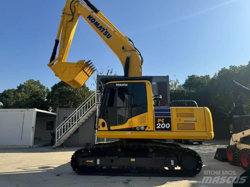 Komatsu PC 200-8 حفارات زحافة