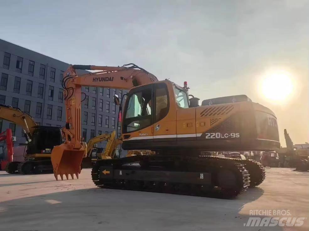 Hyundai HX 220 LC-9S حفارات زحافة