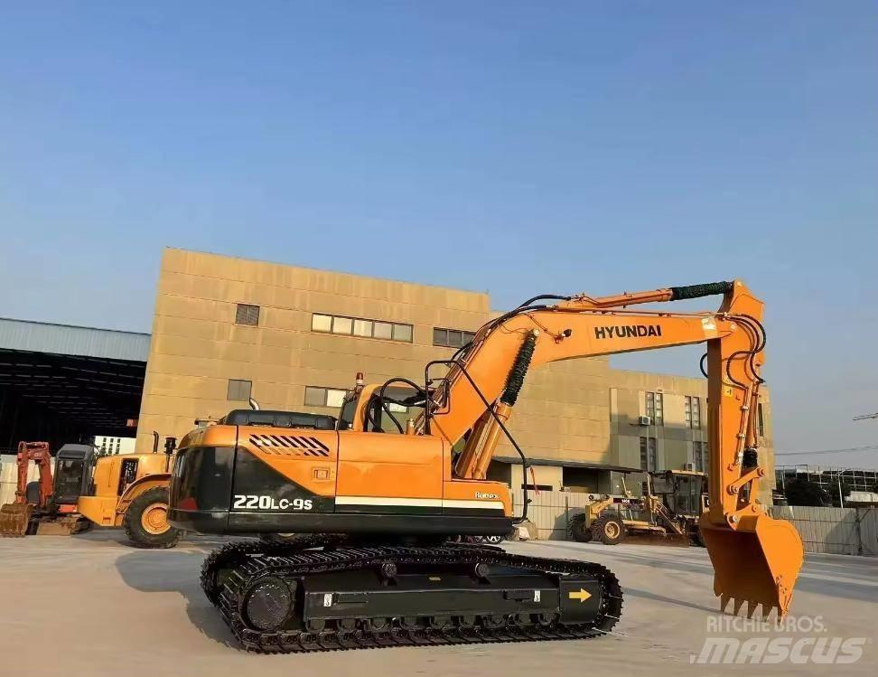 Hyundai HX 220 LC-9S حفارات زحافة
